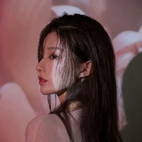 Ninh Hinh __________ cô