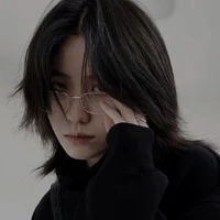 Diễm Quỳnh _____ bạn nàng