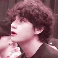 Jungkook tránh ra, Taetae là của em!!