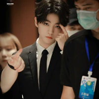 Vương Tuấn Khải _ anh họ 🐺