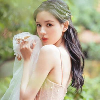 Hồng Nhung (ngồi kế Mẫn)