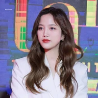 Freen Sarocha ( cô )