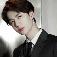 Vương Nhất Bác [  20 tuổi ]