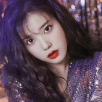 Kim Ji-eun( IU)