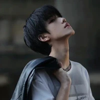 hiệu trưởng: Hoàng Anh