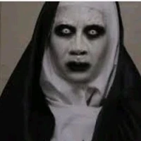 chụy mà cuti rình ngoài cửa sổ