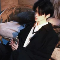 HOÀNG ĐỨC QUANG(anh trai nữ9)