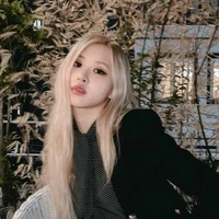 PARK CHAEYOUNG ( ROSÉ)