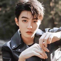 Vương Tuấn Khải 