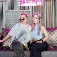 Hai chị em