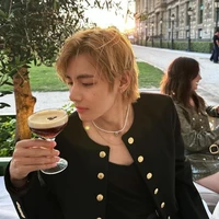 Kim Taehyung ( bạn thân hắn)