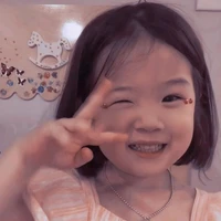 Tác giả >⁠.⁠<