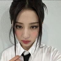 Kim Yunjin-Ba cô
