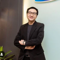 Tha Sataporn Panichraksapong [CEO]