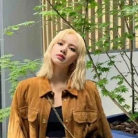 Lalisa Manobal ( cô )