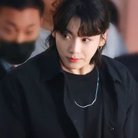 Jeon Jungkook ( bạn thân YG)