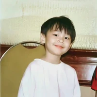Dew lúc nhỏ