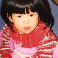 Thái Anh nhỏ [cô]