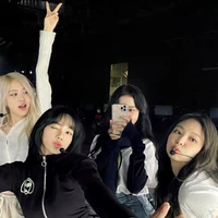 Tác Giả tên Nhiee🐰🐻🐿️🐣