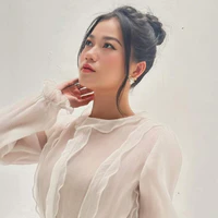 Chị Dạ (chị họ của Ngọc)
