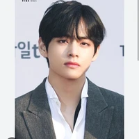 V (bạn của nàng)