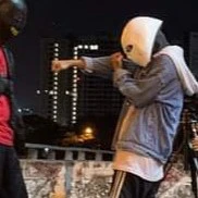 Sans dép hồng ( bé sans)