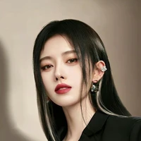 Hạ Kim Liên ( mẹ nữ9 )