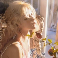 Han Ji Yeon / Chân Lạc