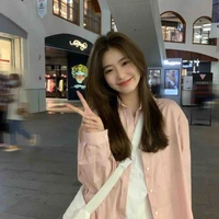 Trần Minh Hằng (em gái Hiếu) 