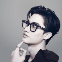 Tay ( bạn Bright )