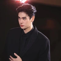 Phuwin ( bạn Win )