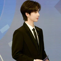 Hạ Tuấn Lâm -em(2)/bạn thân Em/Omega