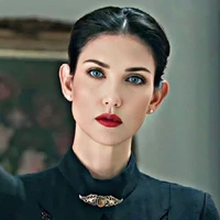 Cô Yani_Hiệu trưởng