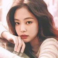 JENNIE KIM- em