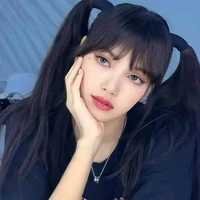 Lisa Manobal. bd: Lisa
