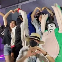 Cả team (- ai kh cần)