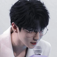 Vương Tuấn Khải"Hắn"