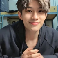 Nguyệt Trung Tâm (Cậu)