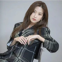 Moon Ga Young (cô)