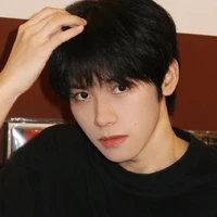 Tần Hạo - em họ nu9
