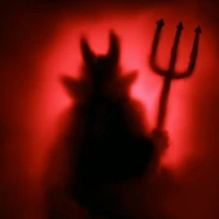 Con quỷ bước chân trái ra đường