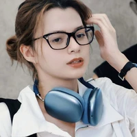 Rebecca Patricia Armstrong"cô"