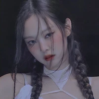 Jennie Kim [ 𝐄𝐦 ]