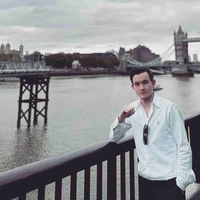 Anh trai Becky ( Richie )