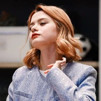 Rebecca Patricia Armstrong(cô)