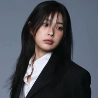 Kang Hyewon(em)