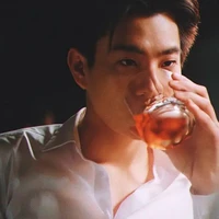 Off Jumpol (anh trai Yuna)