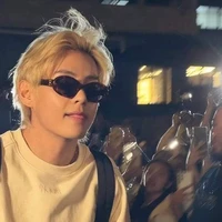 Kim Taehyung - hắn
