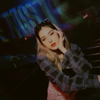 Mind(chị hai cô)