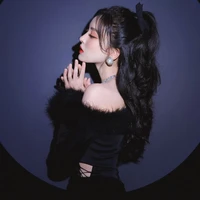 HUYỀN PHƯƠNG LY ( mẹ nuôi cô )